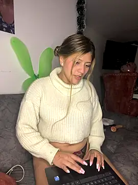 Snapshot of Crystall_15 chatting on 3, 12, 2025 Crystall 15 online show from 3, 12, 2025