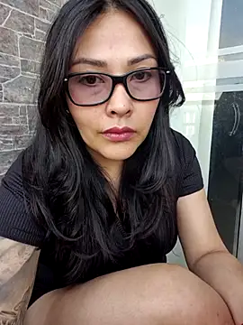 Snapshot of Leelu_Lee chatting on 30, 11, 2025 Leelu Lee online show from 30, 11, 2025