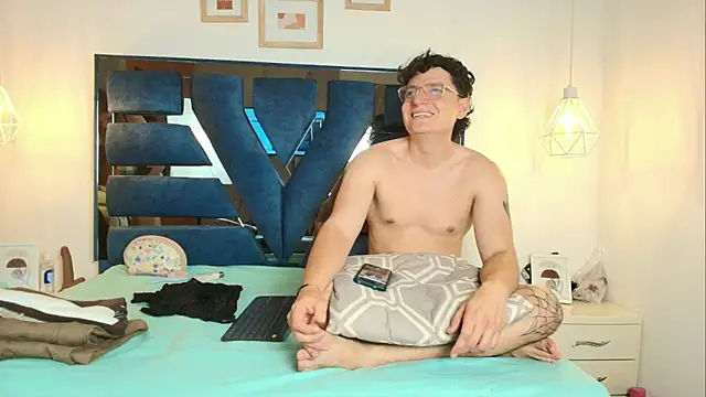 Zoe And Dylan  online show from 4, 4, 2026