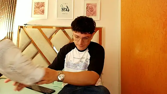 Zoe And Dylan  online show from 4, 8, 2026