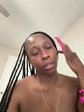 Snapshot of MadameMuse chatting on 11, 5, 2026 MadameMuse online show from 11, 5, 2026