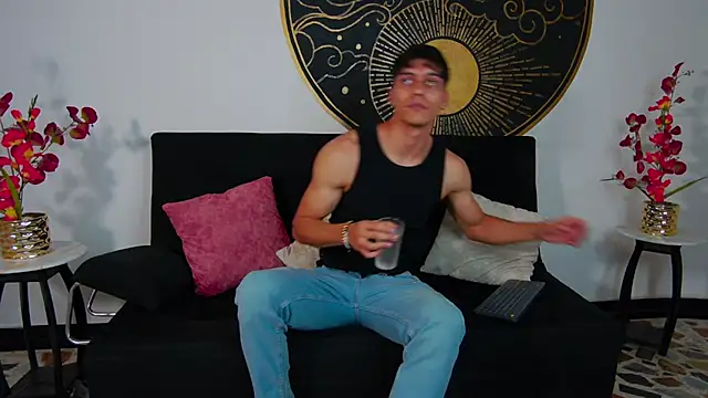 AlessioVitale online show from 12, 2, 2026