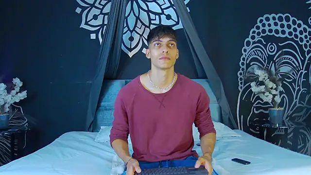 AlessioVitale online show from 5, 12, 2025