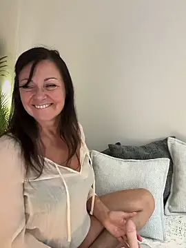 HotLdyllic online show from 9, 4, 2026