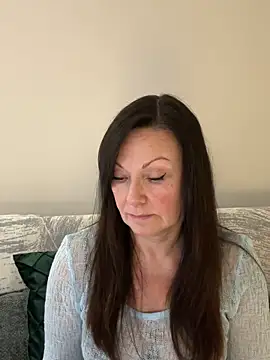 HotLdyllic online show from 5, 3, 2026