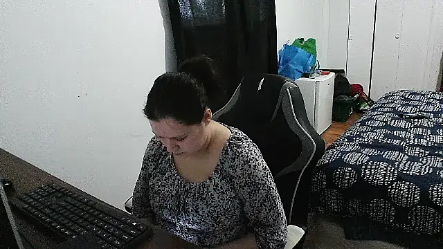 GlitterAuburn online show from 29, 4, 2026