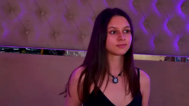 Snapshot of _AlinaHot_ chatting on 22, 11, 2025 AlinaHot online show from 22, 11, 2025