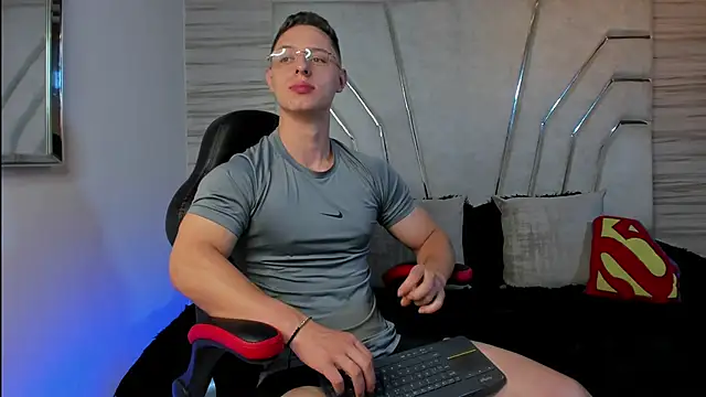 MAXTHOMSON online show from 8, 11, 2025