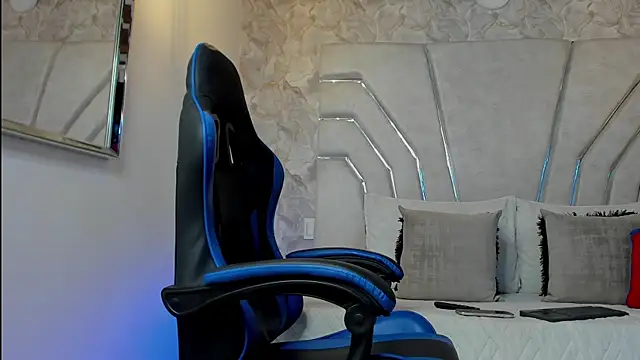 Snapshot of MAXTHOMSON chatting on 5, 5, 2026 MAXTHOMSON online show from 5, 5, 2026