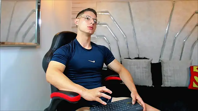 MAXTHOMSON online show from 6, 11, 2025