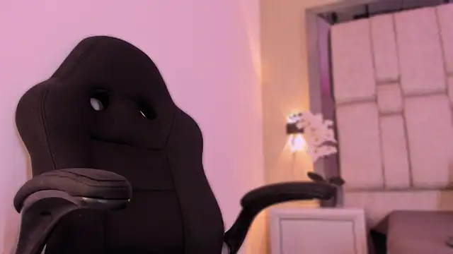 Snapshot of Alysslender chatting on 2, 12, 2025 Alysslender online show from 2, 12, 2025