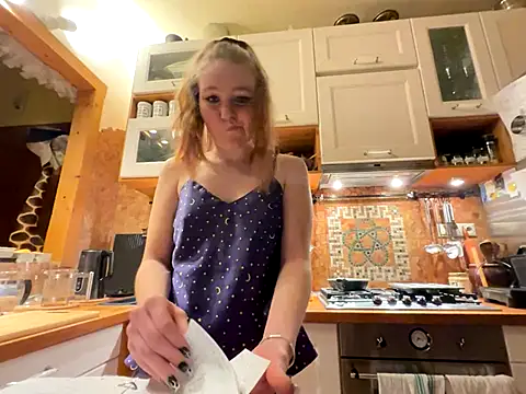 Snapshot of litttlegirl chatting on 30, 10, 2025 litttlegirl online show from 30, 10, 2025