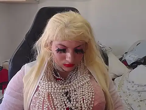 VanesaCrossic online show from 8, 4, 2026