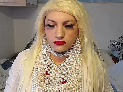 VanesaCrossic online show from 18, 12, 2025