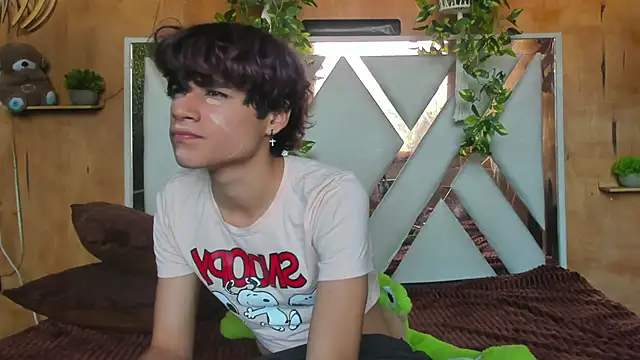 Leo Glow online show from 9, 3, 2026