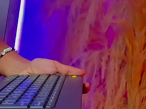 Leo Glow online show from 10, 1, 2026