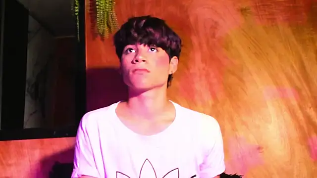 Leo Glow online show from 16, 2, 2026