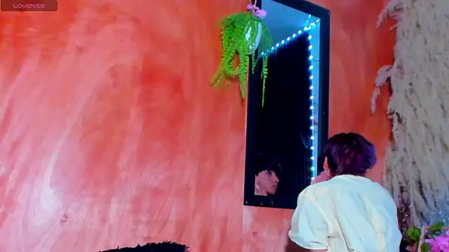 Leo Glow online show from 23, 2, 2026