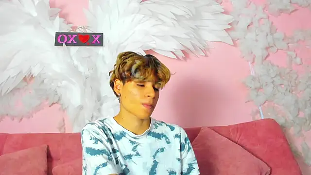 Snapshot of Leo_Glow chatting on 29, 11, 2025 Leo Glow online show from 29, 11, 2025