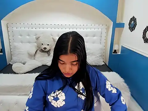 Snapshot of Sheyla_Bell chatting on 31, 10, 2025 Sheyla Bell online show from 31, 10, 2025