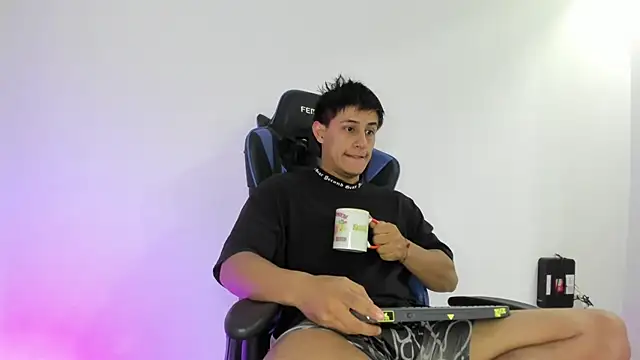 dorman boy online show from 17, 12, 2025