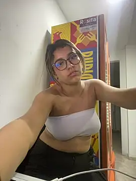 Snapshot of liahot69 chatting on 18, 5, 2026 liahot69 online show from 18, 5, 2026