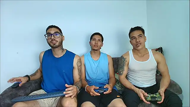 Snapshot of thebadboys05 chatting on 5, 11, 2025 thebadboys05 online show from 5, 11, 2025