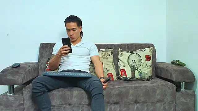 thebadboys05 online show from 18, 4, 2026