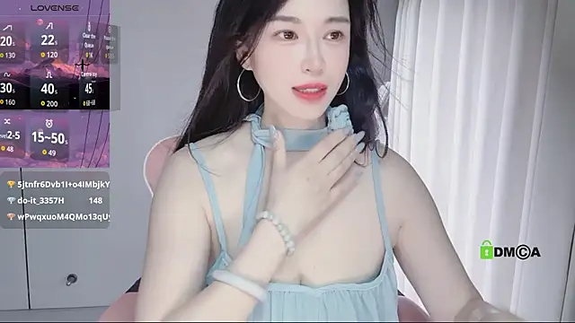 Snapshot of YunShan-33 chatting on 17, 5, 2026 YunShan-33 online show from 17, 5, 2026