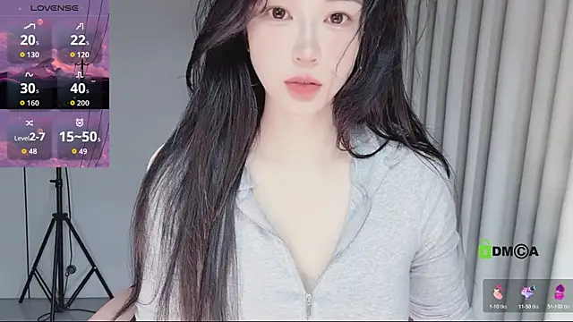 Snapshot of YunShan-33 chatting on 8, 6, 2026 YunShan-33 online show from 8, 6, 2026