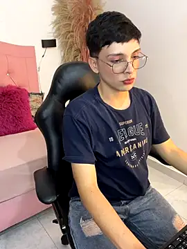 Snapshot of LiamHeat_ chatting on 6, 11, 2025 LiamHeat online show from 6, 11, 2025