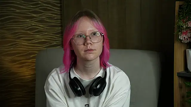 Snapshot of HanVertz chatting on 1, 11, 2025 HanVertz online show from 1, 11, 2025