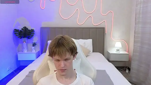 Snapshot of Fakeangel87 chatting on 3, 11, 2025 Fakeangel87 online show from 3, 11, 2025