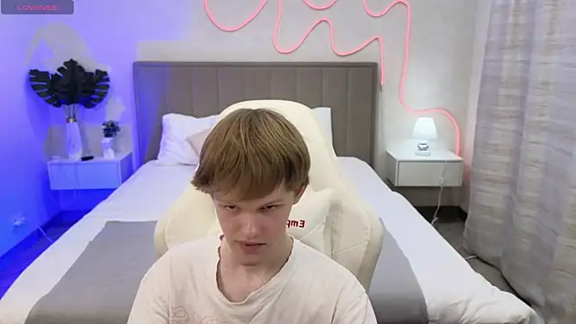 Snapshot of Fakeangel87 chatting on 2, 11, 2025 Fakeangel87 online show from 2, 11, 2025