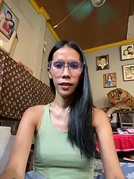 Snapshot of bellaUtops chatting on 28, 11, 2025 bellaUtops online show from 28, 11, 2025