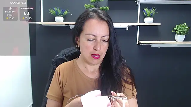 Lauryn Jones online show from 8, 7, 2026