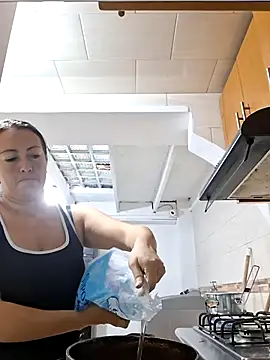 Lauryn Jones online show from 26, 6, 2026