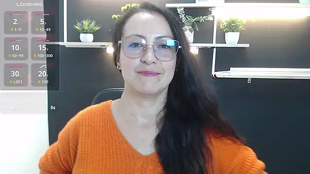 Lauryn Jones online show from 15, 4, 2026