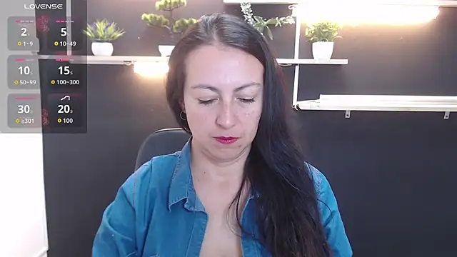 Lauryn Jones online show from 11, 4, 2026