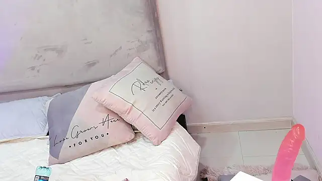 Snapshot of Shelsyissy chatting on 6, 11, 2025 Shelsyissy online show from 6, 11, 2025