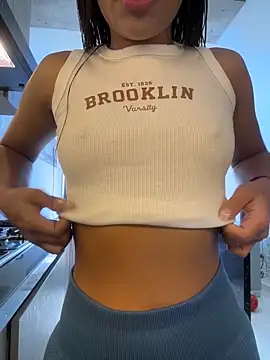 Brunettecollins05 online show from 19, 4, 2026