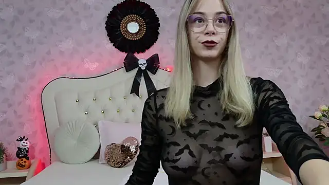 Snapshot of GracieCute chatting on 30, 10, 2025 GracieCute online show from 30, 10, 2025