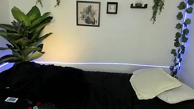 Evelyn R  online show from 14, 12, 2025