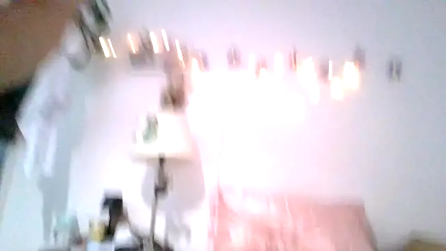 jigglethaypussi online show from 3, 11, 2025