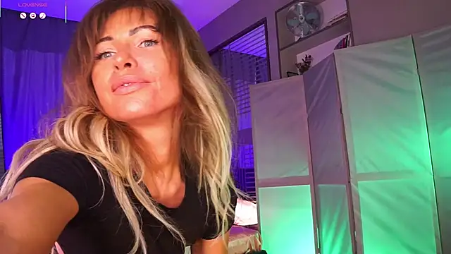 Nikki  Amour online show from 22, 2, 2026