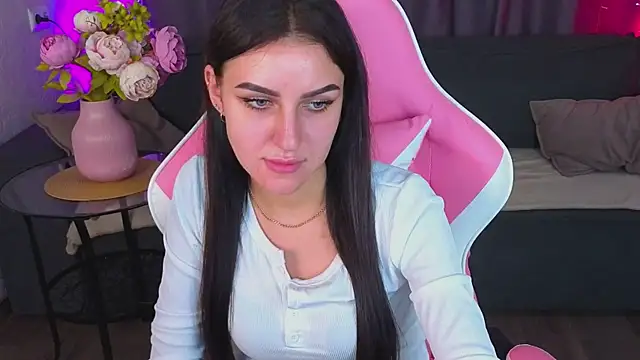 Snapshot of Katrin_Mur chatting on 5, 11, 2025 Katrin Mur online show from 5, 11, 2025