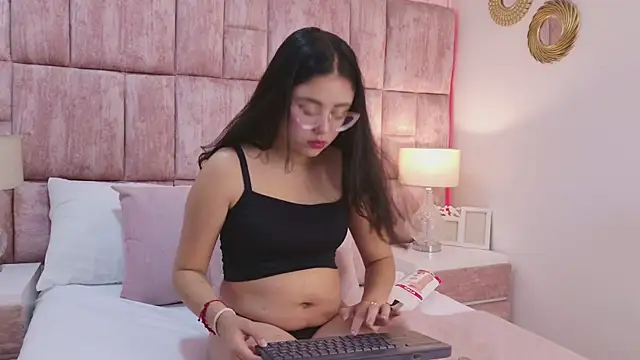 ScarlettPetrova online show from 15, 11, 2025