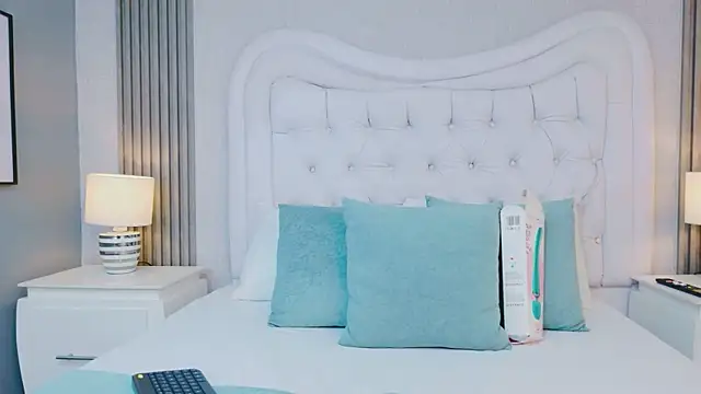 ScarlettPetrova online show from 10, 4, 2026