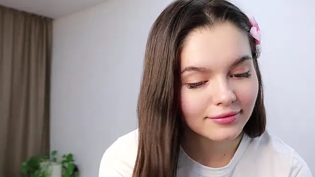 Xo Laura online show from 5, 11, 2025