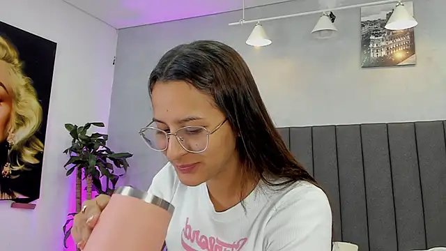 kendra london online show from 8, 7, 2026